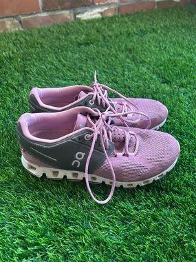 On Running Cloud with Pink and Gray Upper Athletic Shoes